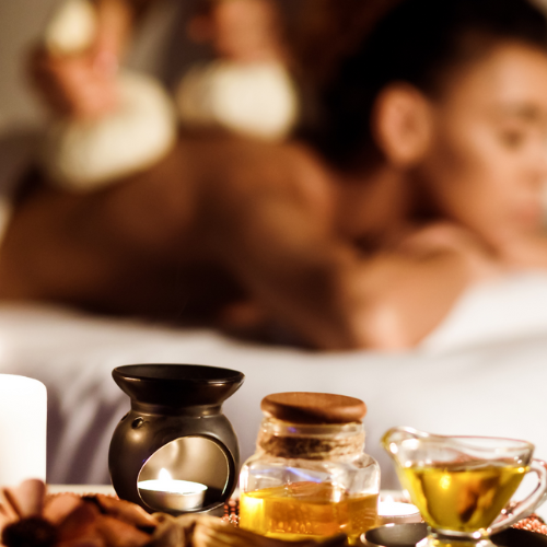 Ganzkörper Aromamassage mit warmen Öl oder mit normalen Öl